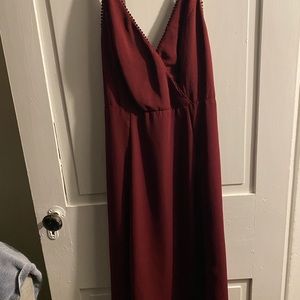 Essue burgundy dress, the perfect for a park or hang out with a friend